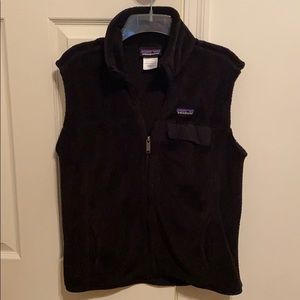 Black Patagonia fleece vest!